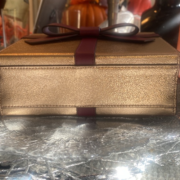 KATE SPADE wrapping party gift box Crossbody! - Picture 11 of 13